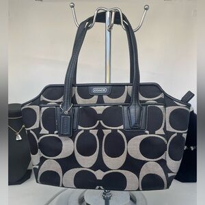 Coach Taylor signature shoulder bag